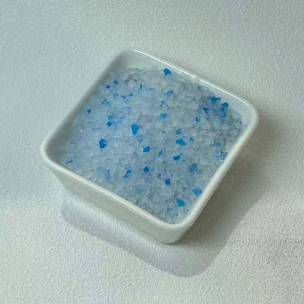 Silica gel cat litter with light blue